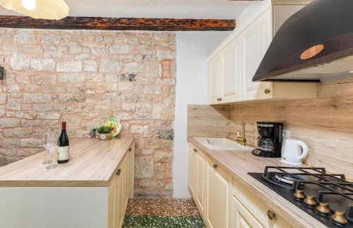 Lovely House Kristina with a pool - Photo 37