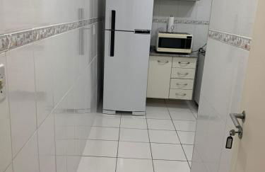 Apartamento Praia das Astúrias, 2 minutos de caminhada para praia, piscina, garagem demarcada, cama Queen - Foto 53
