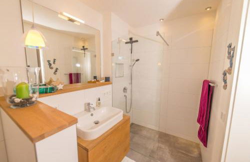 Helle Wohnung mit Bergblick & eigener Terrasse - Foto 17