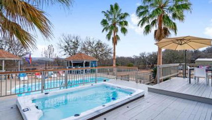 Scenic 5-Acre Retreat with Hot Tub Pool & Game Room - Foto 5