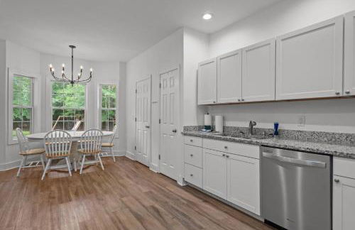 Grandma's Farm on 6 acres with Lighted Barn and River Access - Foto 13