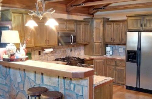 Peaceful Lodge-Style Cabin with Fire Pit near Greers Ferry Lake in Arkansas - Foto 4