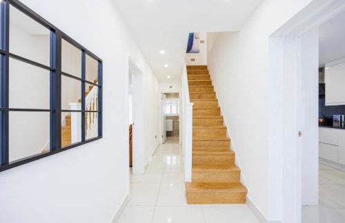 5 Bedroom House , Free Parking , Pool Table , Arcade Machine , Garden , Sleeps 9 , Offers , Ideal For Contractors , Families , Long Term Stays - Foto 30