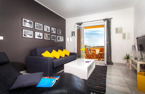 Two Bedroom Apartment with Sea View & Balcony - Foto 1