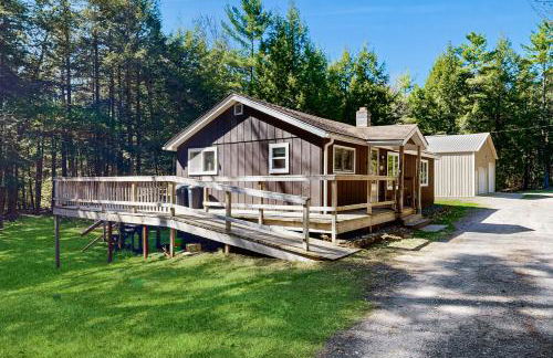 Quaint Lake Escape - Photo 25