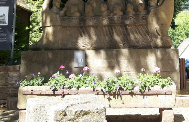 Garden Retreat With Pond View - Photo 31