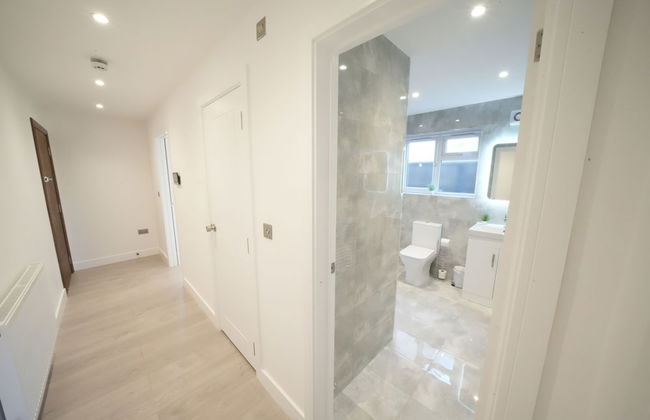 Heathrow Charge and Go - Photo 70