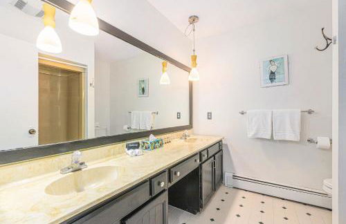 Bright 4BDR Home by Lake MI Arcadia Bluffs Portage Lake More - Photo 9