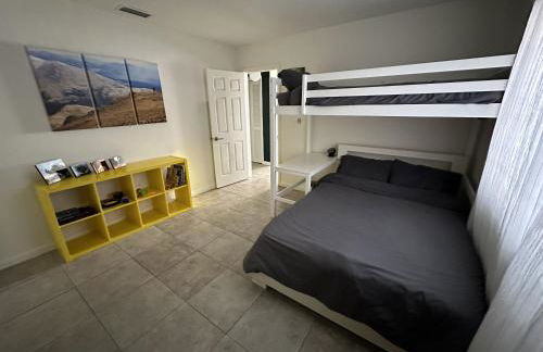 Miami's Cozy Tropical Getaway - Photo 13