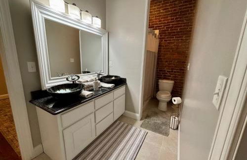 Loft in the Heart of Town-3BR-2bath-500Mbps WiFi-4car parking-EV-boat - Foto 14