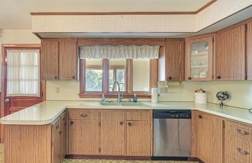 Watertown Home with Yard 1 Mi to Echo Lake Park! - Foto 9