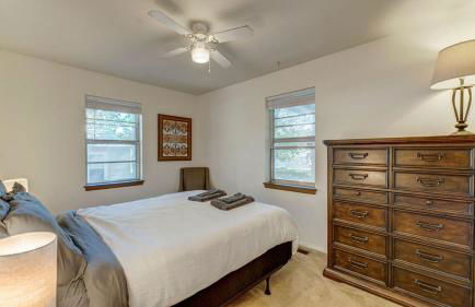 Owl Hoot Lake Retreat- Dock, beach & wooded haven! - Foto 34