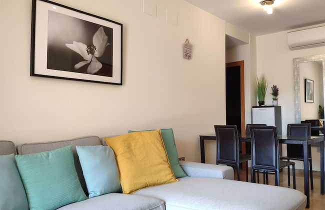 Beautiful 2 Bedroom 2 Bathroom Apartment With Pool - Photo 6