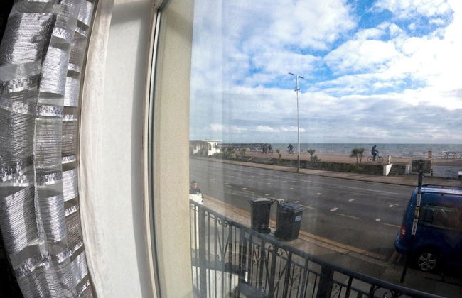 Golden Tides Seaside Retreat in Saint Leonards - Photo 14