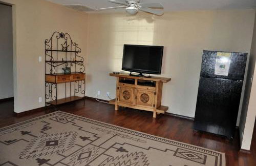 Spacious Lakefront Home with Beach Access and Sports Courts for Fun-Filled stays in Buchanan Dam, Texas - Foto 32