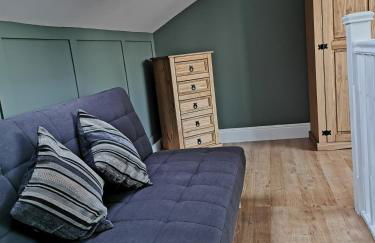 Family Friendly I Pets Welcome I Short Walk to Railway Station I 10min Drive to Safari Park - Foto 7