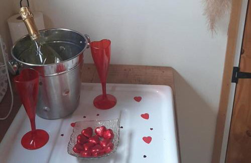 Min yr Afon - Cabin - Sleeps 2 - Hot Tub - Parking - Foto 15