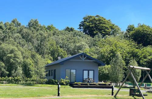 Spacious 3-Bedroom Chalet on Country Estate near Glasgow - sleeps 6 - Photo 2