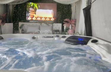 ADULT ONLY relax escape apartment hottub - Foto 20