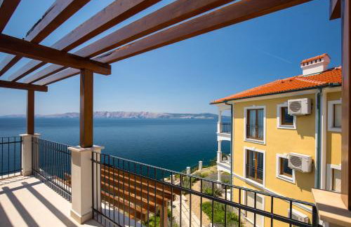 Beachfront apartment with pool, panoramic sea view - by Traveler tourist agency Krk - ID 2390 - Foto 8