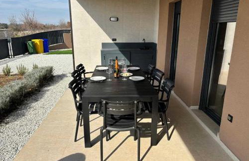 Vila Kumpanija with Pool by Vacay Villas - Foto 12