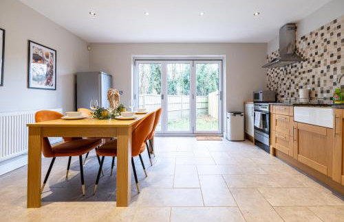 Shenley House- Premium Stay, Private Parking for multiple cars, Sleeps 6, 2 Bedroom, 2 Ensuites, Central MK - Foto 24