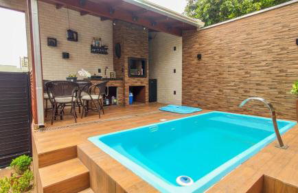 Casa com Piscina e Jardim, Próxima da Praia Brava - Foto 6