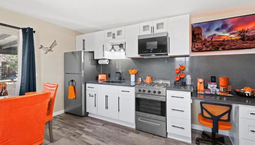 Desert Serenity in Yucca/Joshua Tree w/AC & Fire pit - Photo 5