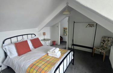 Inalong - Quirky property with sea views above an Ale House - Foto 14