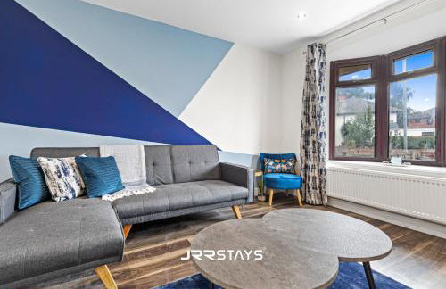 Walsall - 4 Bedroom House, Wi-Fi, Garden , Sleeps 8 - JRR Stays - Foto 15