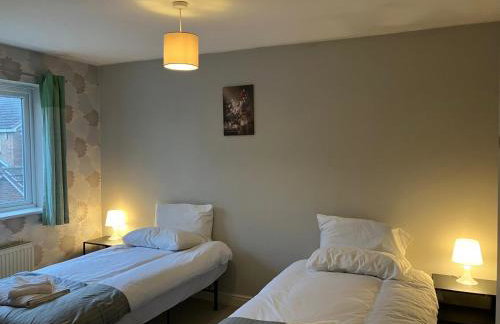 Spacious Home in Walsall with Parking & Garden - Foto 22