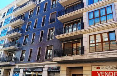 Karmelo junto al metro - Foto 1