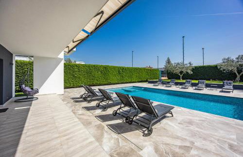 Villa Ula in Pula with heated pool, sauna & private tennis court - Photo 32