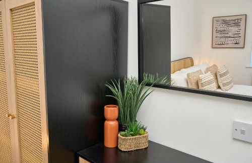 Riviera View - A Stunning Large 1 Bed Apt - Private Parking - 5 Mins To Beach - Dog Friendly - Close To Ventnor, Shanklin & Sandown - Ideal For Friends, Families & Business Travellers - Managed By "Greenstay Serviced Accommodation" - Foto 27