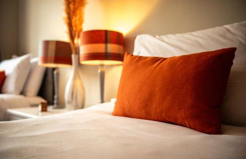 Spacious 4 Bed Holiday Home with Hot Tub & Parking near Matlock Peak District - Foto 25