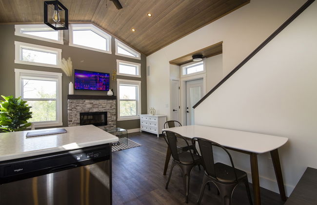 Luxury Loft Cottage In Manitou Beach - Photo 9