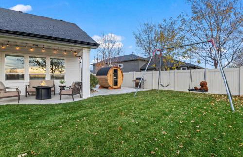 Relaxing Sauna Retreat Fire Pit and Swing Set - Foto 43