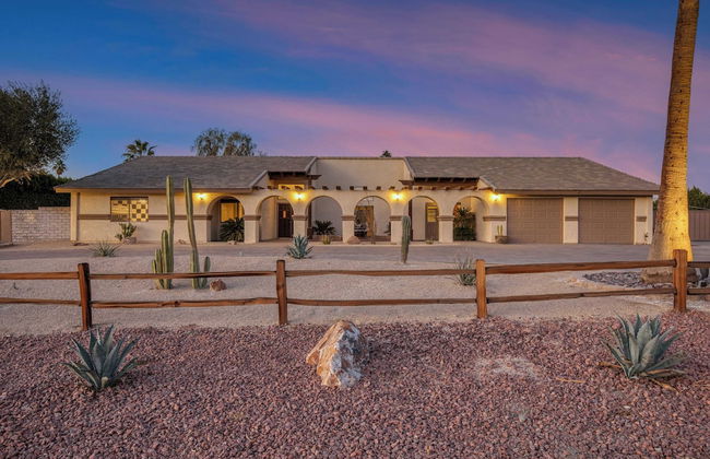 Pool, Sports Court, Game Garage, Fire Pit, & Casita Olivano Ranch by Avantstay - Foto 5