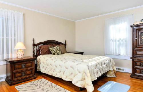 Gorgeous Waterfront Cottage with Luxurious Hot Tub for a Weekend Getaway near Cape Cod, Massachusetts - Foto 4