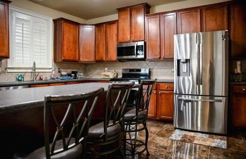 Modern 5BR Retreat with Office Fully Furnished - Foto 27