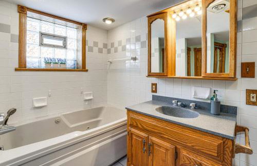 Private Hot Tub and Patio! Chicagoland Extended Stay - Foto 30