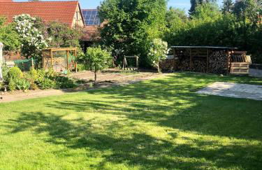 Modernes Zimmer mit Küchenzeile und Bad - Foto 1