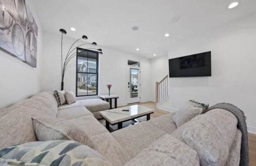 Jungle House Luxury Homes - Columbus Downtown Short North - Near Convention Center & Nationwide Arena - Sleeps up to 15 - Free Parking - Over 5,800 Five Stars - Foto 7