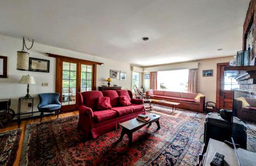 Spacious Waterfront Cottage with Private Beach and Deck, Near Acadia National Park in Hancock Point, Maine - Foto 6