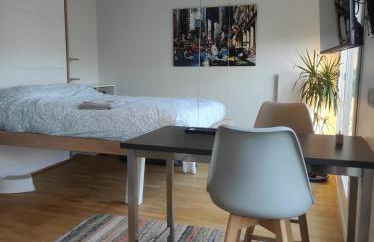 Studio avec terrasse proche des transports. - Foto 1