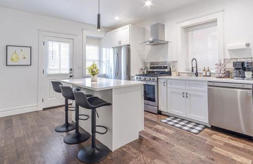 Ann Avenue Spacious 3BR Home with Games, Yard and Near Downtown - Photo 2