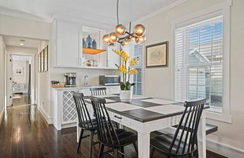 Upscale Azure by Saratoga Stays - Photo 18