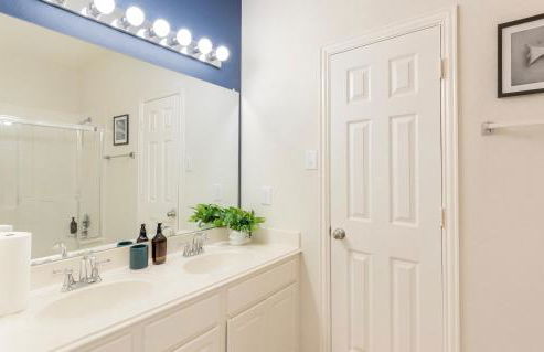 Entire Home 3BR Hidden Gem Getaway with Level 2 EV Charger, Central Location - Foto 5