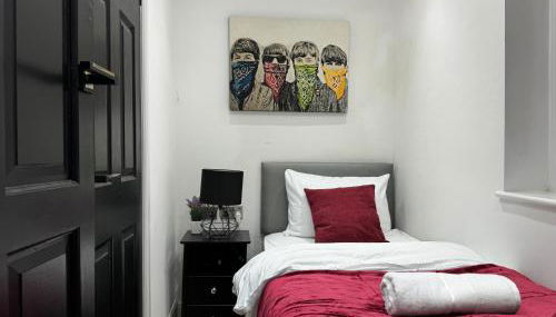 4 bed 4 bath House with Free Parking, 5 Mins to LFC and 15 Mins to City Centre - Foto 4