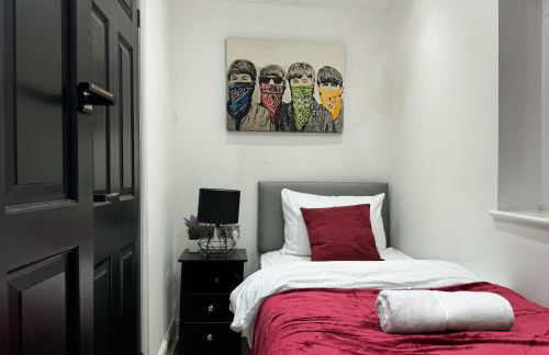 4 bed 4 bath House with Free Parking, 5 Mins to LFC and 15 Mins to City Centre - Foto 4